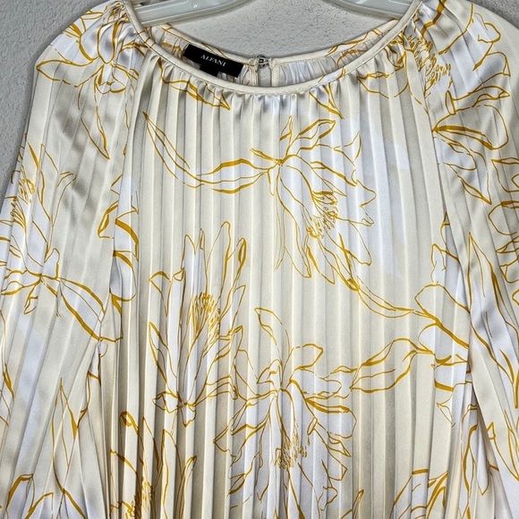 Vintage Alfani Pleated Top - Picture 2 of 9